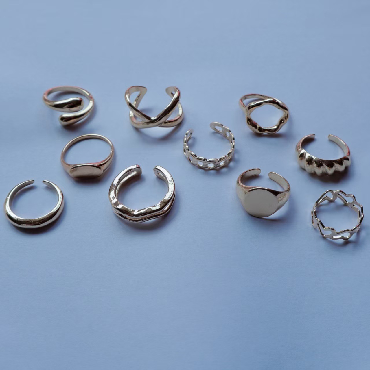 欧米のクロスボーダーのアクセサリーの速売は金属の質感の光の面の指輪のスーツを販売します。