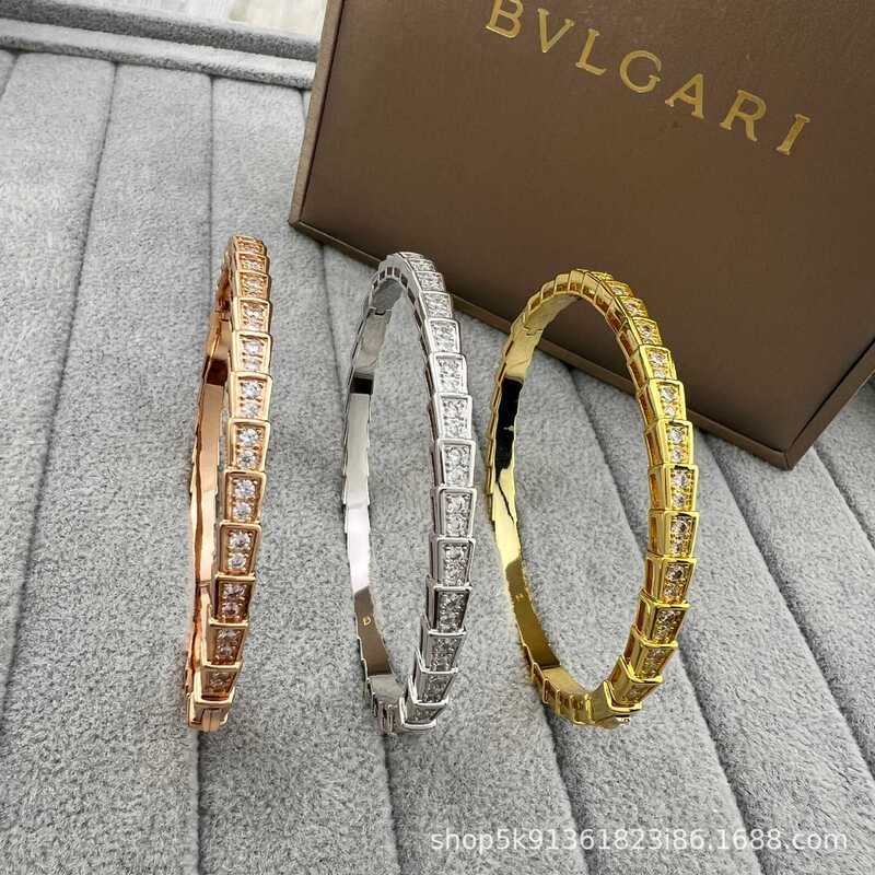 Baojia high-end 925 silver CNC mother-of-pearl full-diamond snake bone bracelet, a luxurious chrysoprase and diamond-inlaid malachite snake-shaped bracelet Baojia high-end 925 silver CNC mother-of-pearl full-diamond snake bone bracelet, a luxurious chrysoprase and diamond-inlaid malachite snake-shaped bracelet