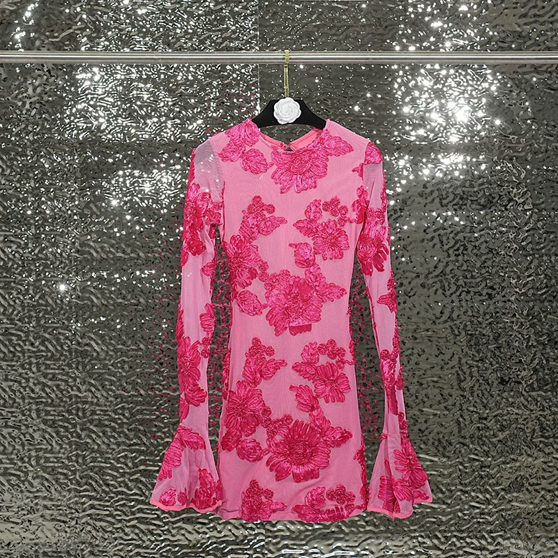 Мода нишевые платья с расклешенными рукавами женские осенние новые вышитые цветы сексуальная тонкая юбка бедра