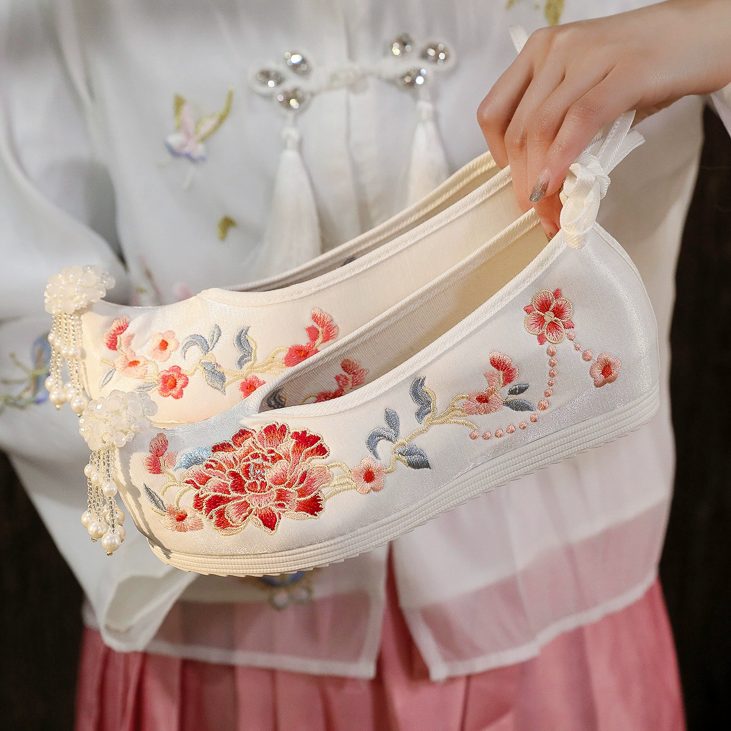 [Пион] новая обувь ханьфу женские студенческие женские туфли в старинном стиле женские подходящие ханьфу обувь в старинном стиле для увеличения внутреннего роста Han Element