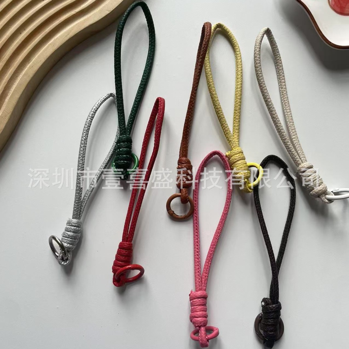 ins轻奢高级金属皮质编织绳短款手机挂绳夹片ccd相机手腕绳挂件女