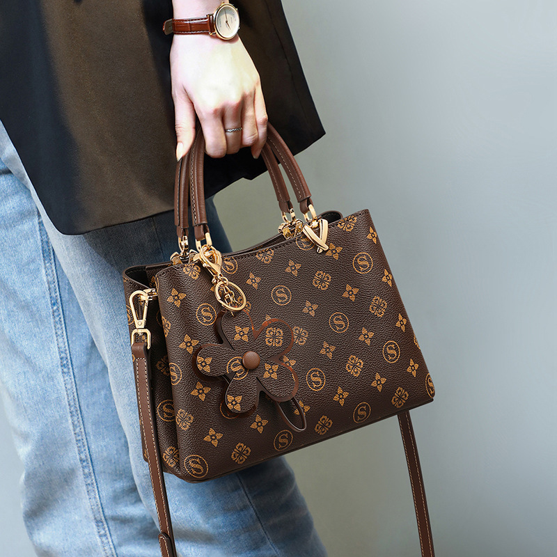 Vintage Floral High-End Women's Bag 2026 New Brown Handbag for Daily Commuting Large Capacity Crossbody Bag Vintage Floral High-End Women's Bag 2026 New Brown Handbag for Daily Commuting Large Capacity Crossbody Bag
