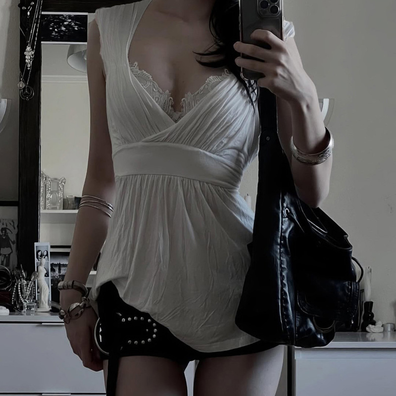 Sexy Hot Girl Deep V-Neck Waist Slimming Look A-Hem Top Retro Millennium Simple White Pleated Design Short-Sleeved T-Shirt Sexy Hot Girl Deep V-Neck Waist Slimming Look A-Hem Top Retro Millennium Simple White Pleated Design Short-Sleeved T-Shirt