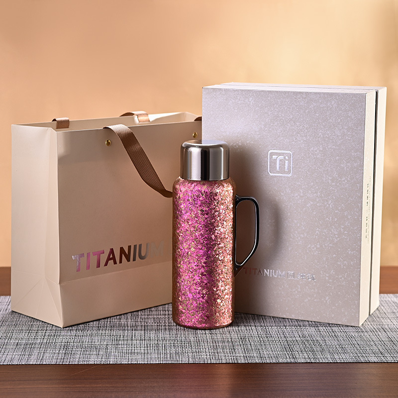 Taza de titanio Taza de titanio puro Taza de aislamiento térmico de alta capacidad de separación de té Taza de aislamiento térmico montada en automóviles Taza de titanio para hombres