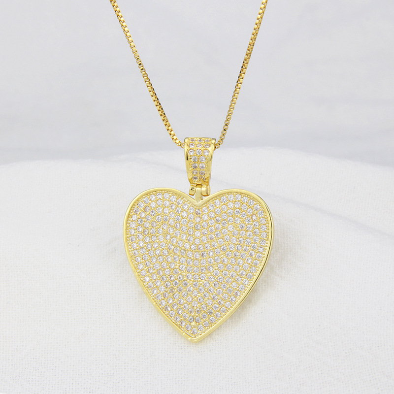 Wholesale Jewelry Full Diamond Heart-shaped Pendant Copper Inlaid Zircon Necklace Stonihaojewelry display picture 3