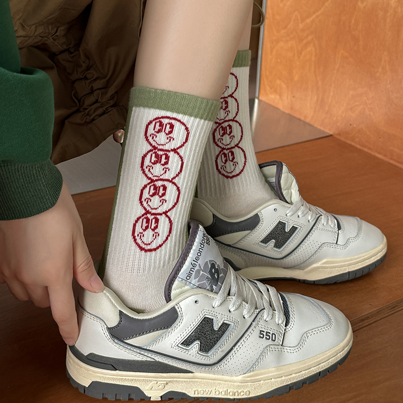 Algodón peinado Smiley calcetines deportivos calcetines a juego de colores calcetines de hombre Otoño e Invierno calcetines de marea blanca de algodón de color sólido mediados de la pantorrilla