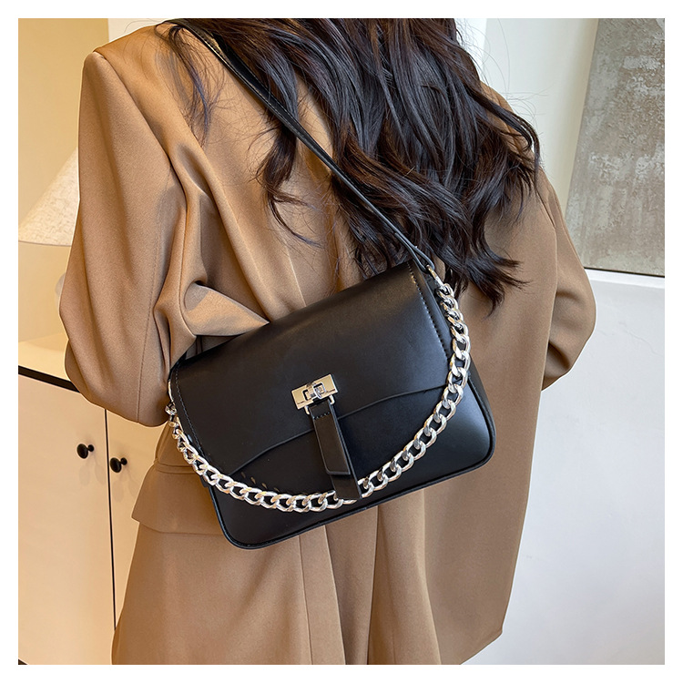 Mujeres PU Color Sólido Estilo Clásico Cuadrado Hebilla Magnética Bolso Bolso Bandolera display picture 11