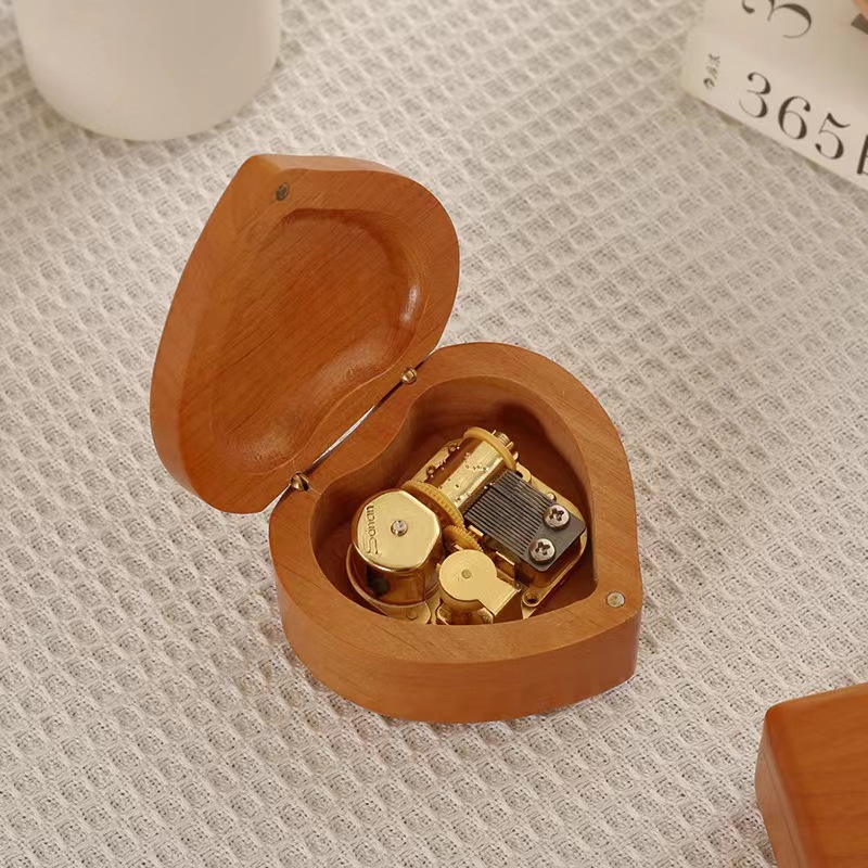 Xinshuofan retro reloj en forma de corazón caja de música de madera caja de música Sky City cañón regalo creativo regalo