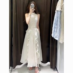 2025年夏の新型首掛けワンピース女性の高級感ハスの葉の縁のふわふわしたワンピースのノースリーブのスカートのロングスカート