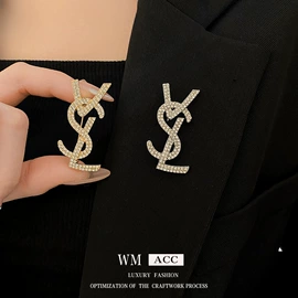 耳环;项链;手链