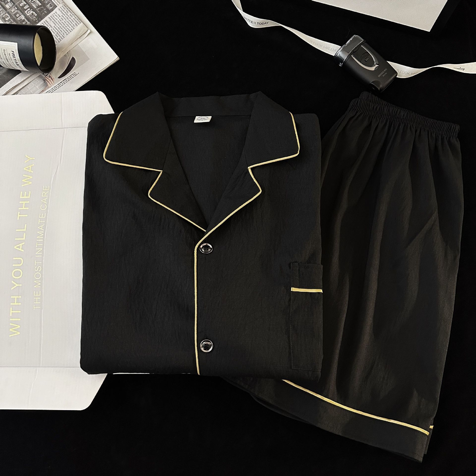 2025 nuevo pijama negro simple pantalones cortos de manga corta de verano para hombre traje juvenil ropa de hogar informal