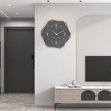 挂钟客厅钟表简约北欧时尚家用餐厅现代创意挂墙异形高级感时钟