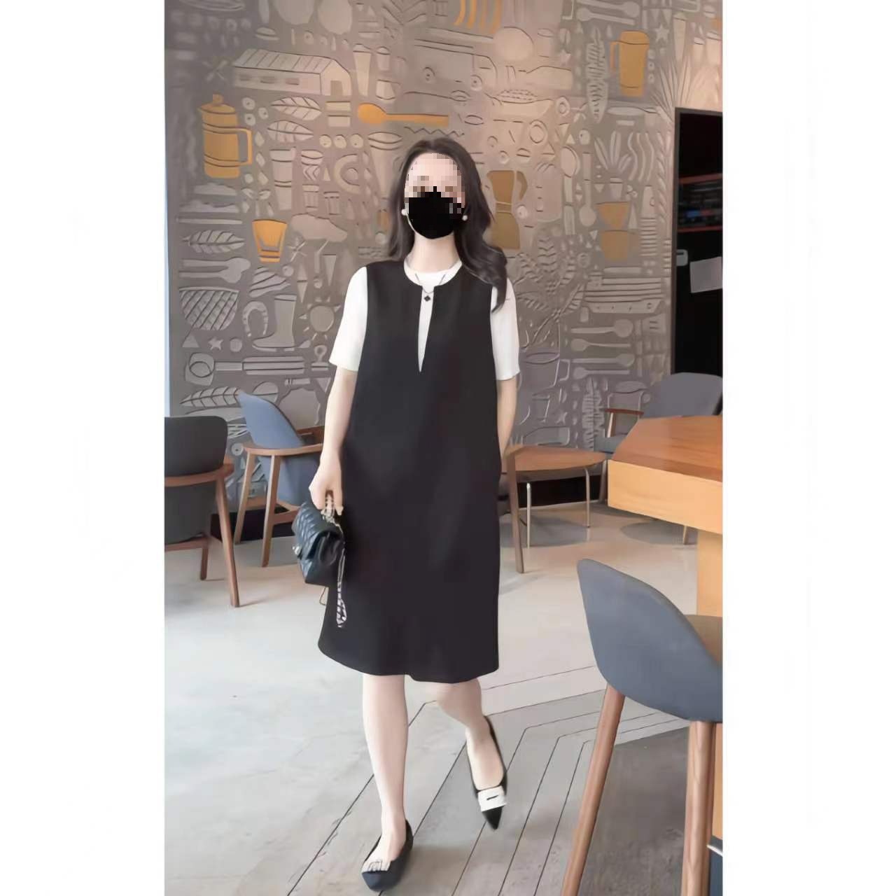 심플 패션 블랙 빅 스커트 여성의 2024 봄과 여름 새로운 느슨한 슬림 벨리 커버 중간 길이 올 매치 스커트