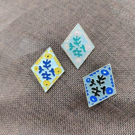 胸针;耳钉;耳环