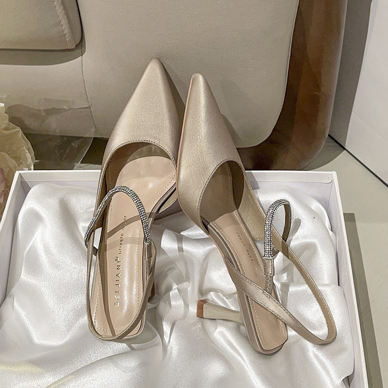 Sandal nữ bít mũi quai ngang đính đá, gót nhọn 6–8 cm — Màu kaki, Màu trắng be, Màu vàng nhạt