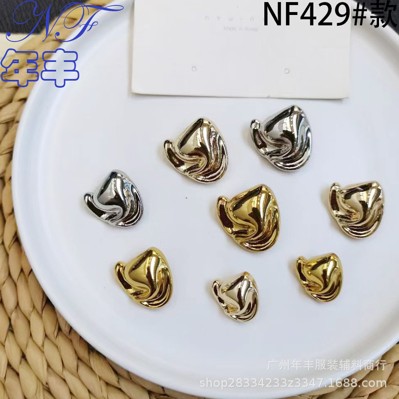 SOURCE Factory irregular retro British Empire style battle robe coat coat button metal Series hand sewing buckle