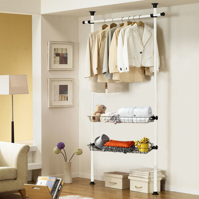 Две вертикальные, одна горизонтальная и две рамки экрана.