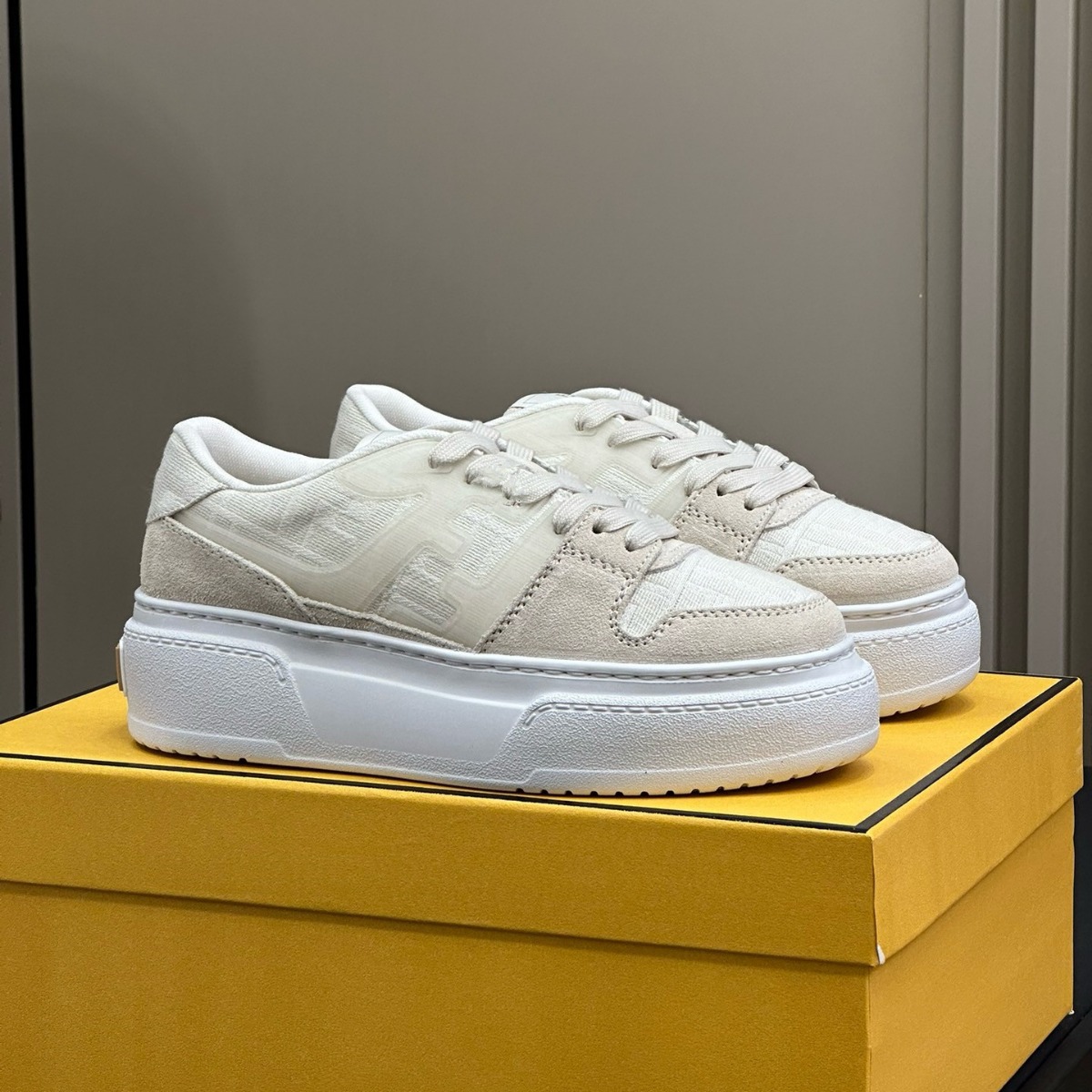 Summer two-tone shoes platform with shoelaces, sneakers for leisure, spring 2026 collection, European style, genuine leather