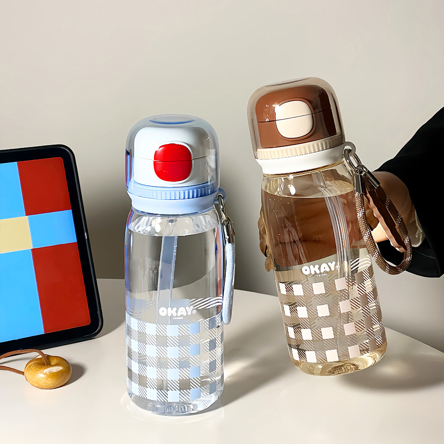 Tazas de plástico de verano pequeñas frescas Tritan doble taza de paja de bebida de gran capacidad a prueba de fugas de niñas tazas de agua portátiles de alto valor facial