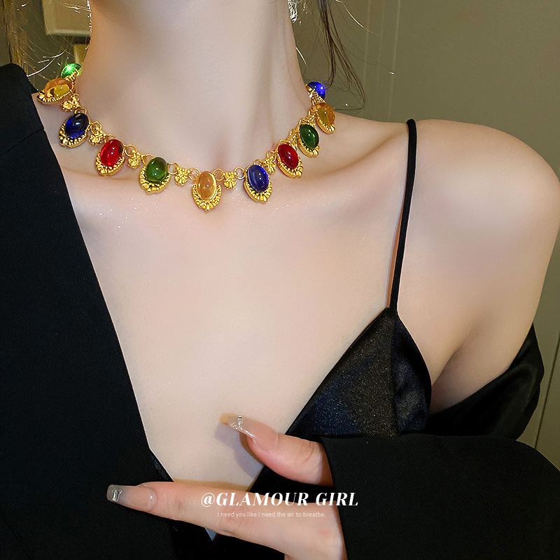 Mediados de antiguo elegante collar ovalado de colores Palacio estilo retro de alto grado de luz de lujo clavícula cadena nuevo nicho Collar para las mujeres