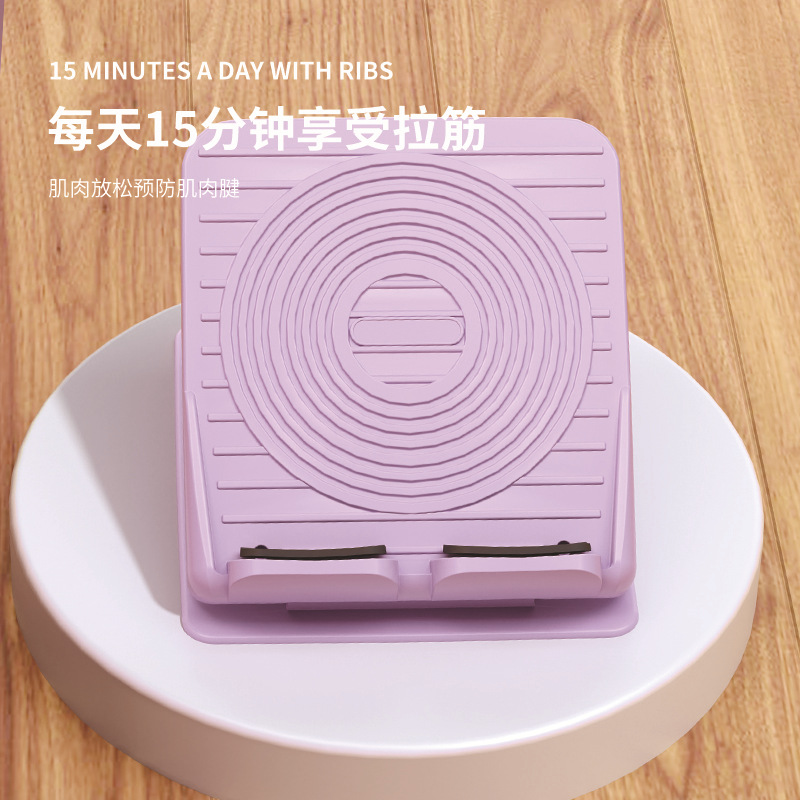美脚の斜めのペダルの筋を引く神器家庭用のフィットネスはやせたすねの折り畳みの足の部のストレッチの器材の筋を引く板を立てます。