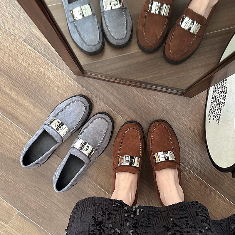 영국 스타일의 작은 가죽 신발 둥근 발가락 슬립 온 로퍼 여성용 새로운 하이힐 신발 (Lock Suede Lazy Spring 2025)