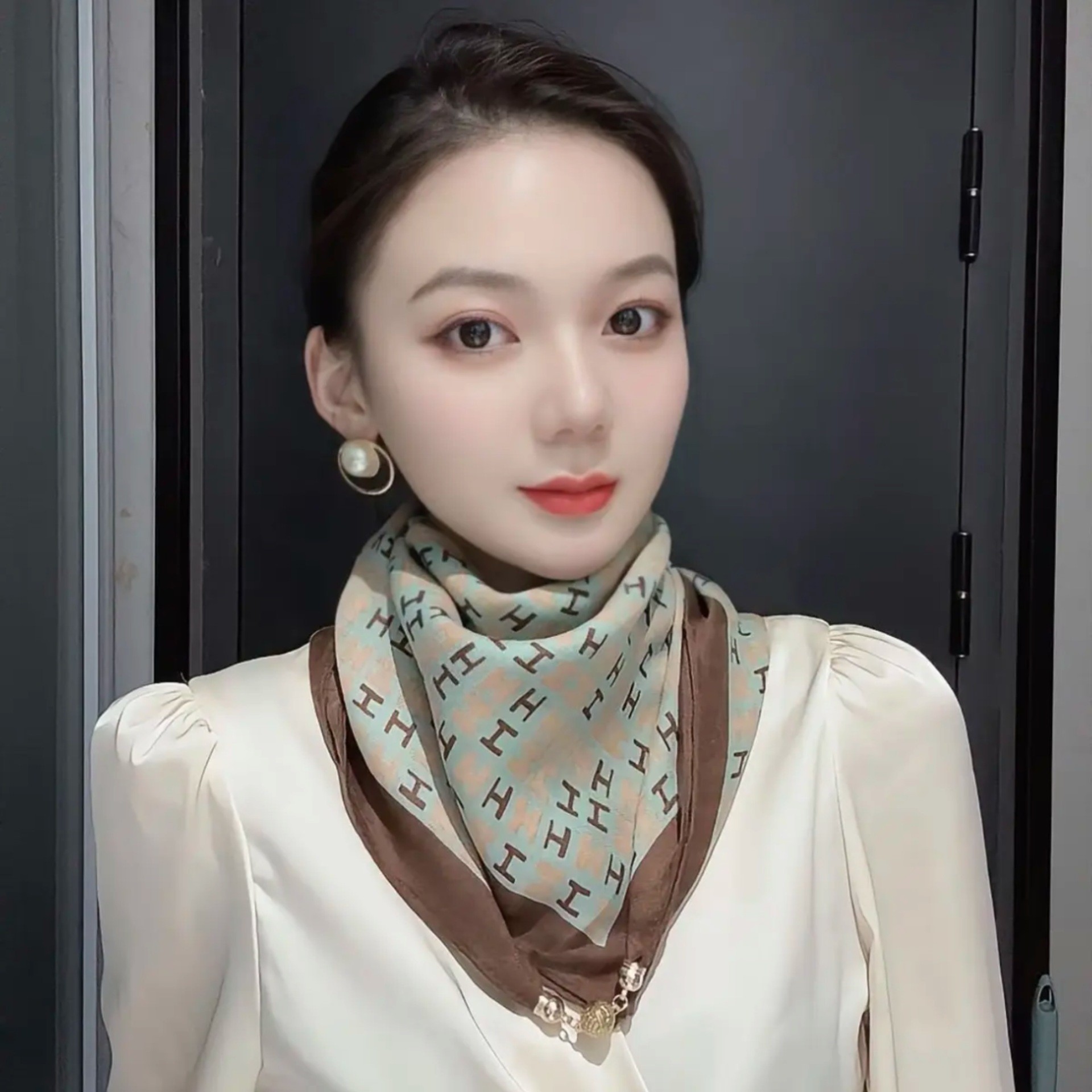 아름다운 문자 녹색 + 자석 버클 스카프