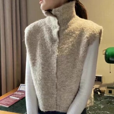 The King of Layering: Korean Style 4-Color Knitted Vest 2025 Autumn/Winter Furry Turtleneck Top Plus Size Vest