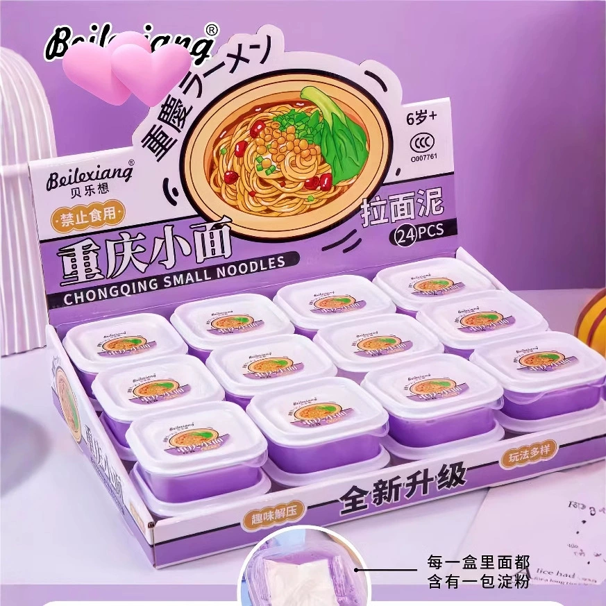 A еда и игра рамен грязи с высоким значением