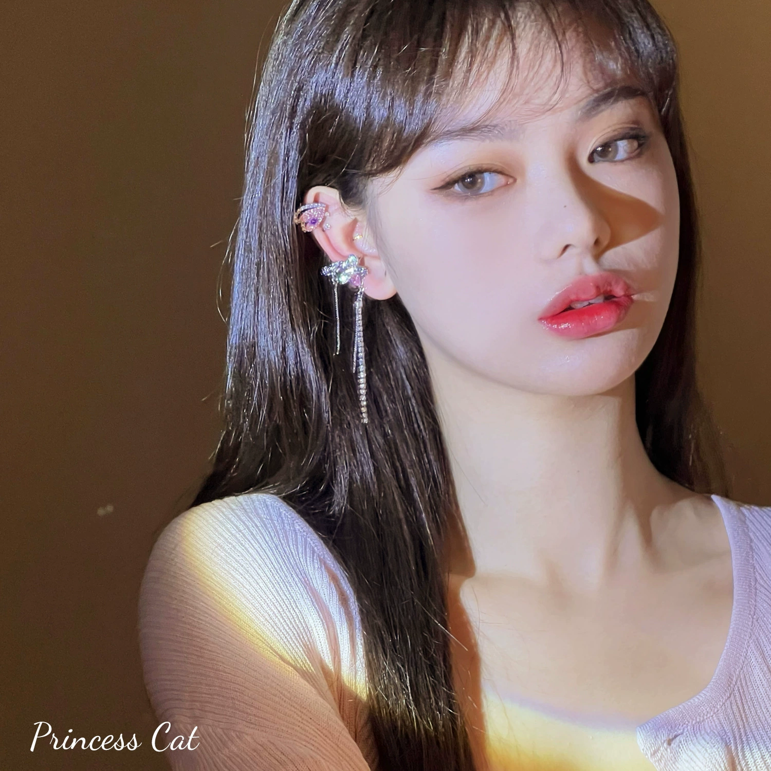 Неоново-розовый брендовый мини-дизайн с цирконием и кисточками, цветочный