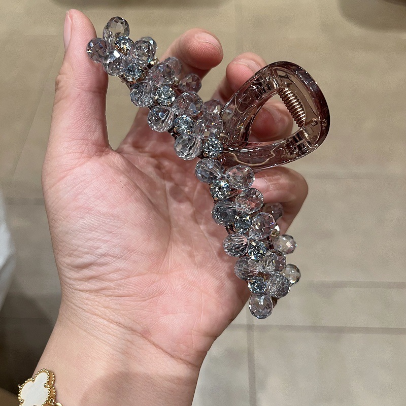 ハイエンドのファッショナブルなカラフルなクリスタルクリップ、フェミニンでハイエンドの後頭部ヘアクリップ、2025年の新しい多用途の帽子|undefined