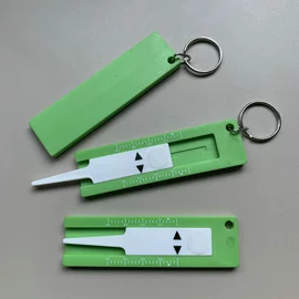 塑料盒;裁纸刀;医药箱