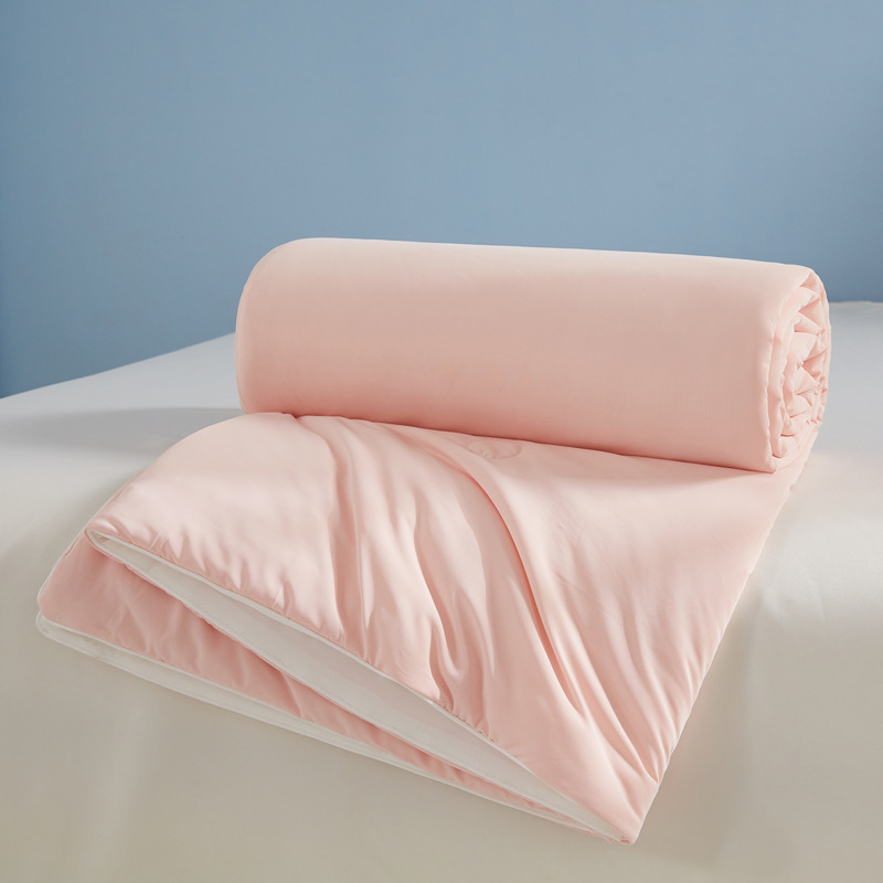 Una clase de seda fría de verano madre-infanto grado lavable máquina de verano dormitorio de aire acondicionado doble colcha de seda de hielo delgada