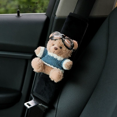 Explosive car seat belt shoulder | Seat belt shoulder pad - white-edged-light-blue-sweater-bear-black-velvet-shoulder-pads