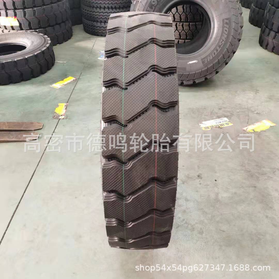 Los fabricantes suministran remolque neumático 245/70R19.5 camión de alambre de acero neumático de vacío