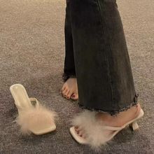 2025秋新款女鞋粗跟小众设计凉拖百搭凉鞋时尚爆款毛毛拖鞋女外穿