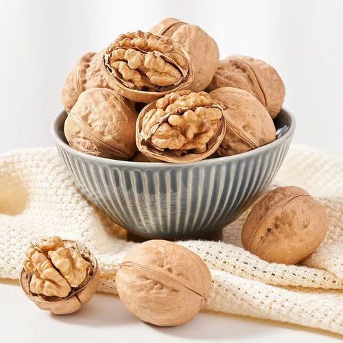Xinjiang paper-skinned walnuts wholesale 500g hand-peeled New Year snacks thin-skinned 185 raw walnuts