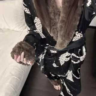 法兰绒豹纹印花保暖睡衣女秋冬开衫长裤可外穿舒适软糯家居服套装
