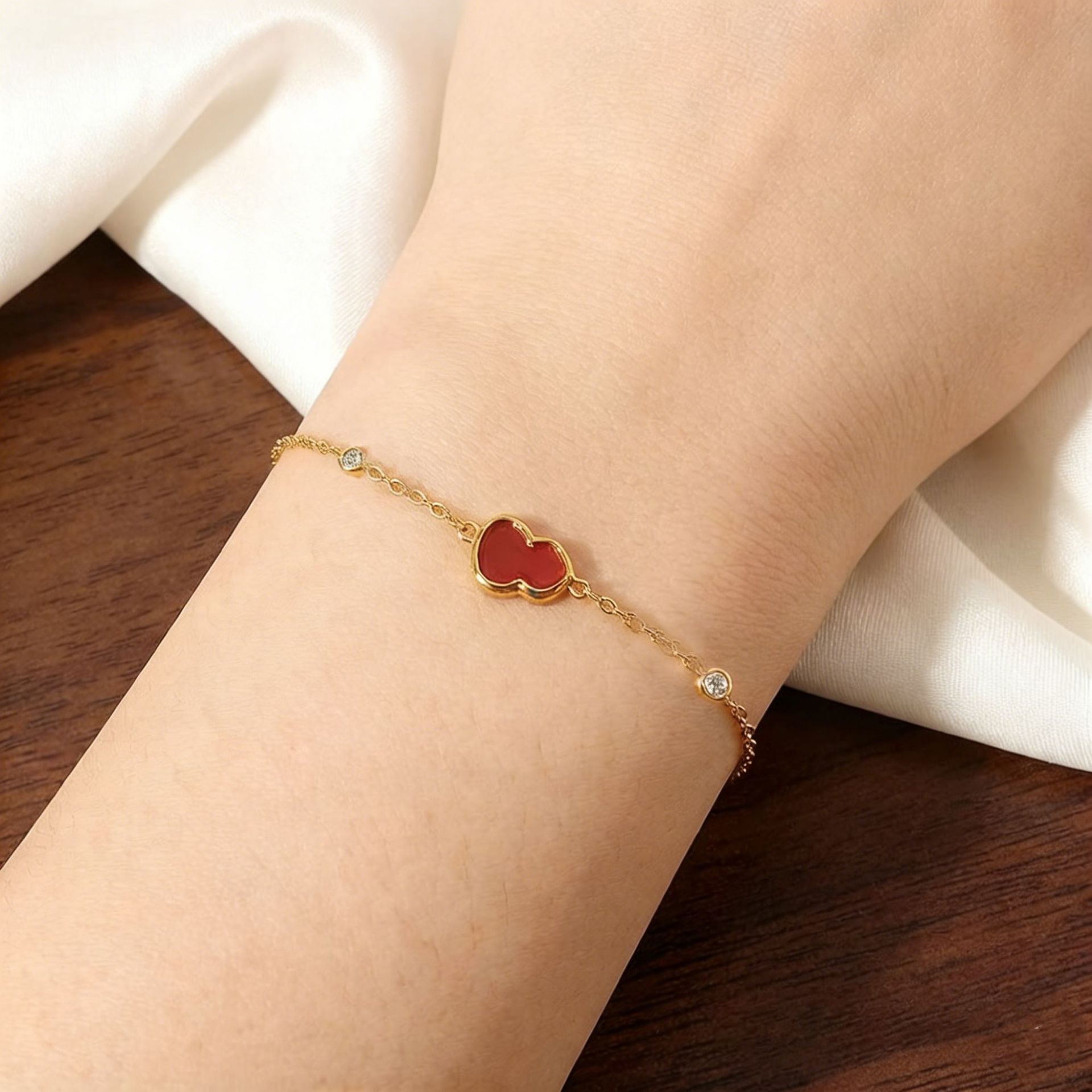 Nuevo acero de titanio no se desvanece en el nicho de diseño de pulsera de calabaza roja con diamantes de alta calidad, exquisita y versátil