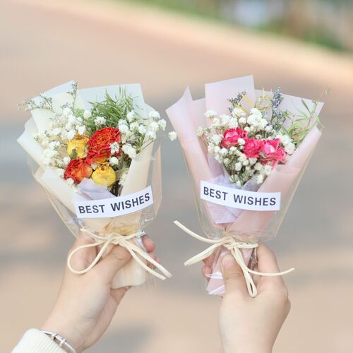 Valentine's Day Eternal Flower Gypsophila Decorations Mini Fresh-style Bouquet with Dried Roses – Exquisite Mini Gift Souvenir