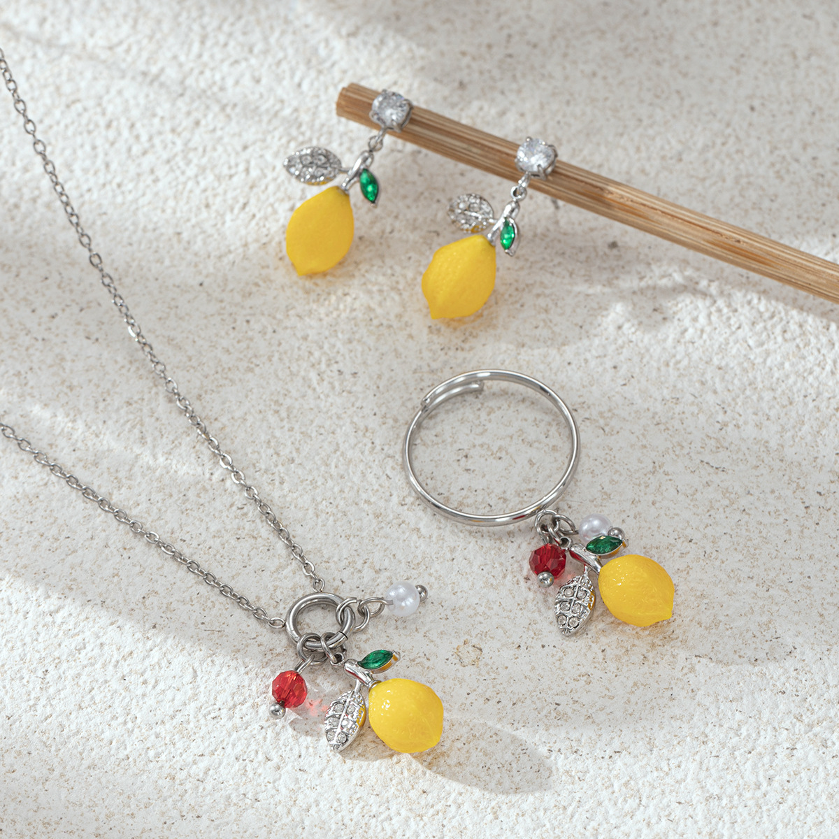 Collar de acero inoxidable TENA Europa y América lujo ligero nicho de diseño universal colgante de fruta limón para mujeres no se desvanece image 5