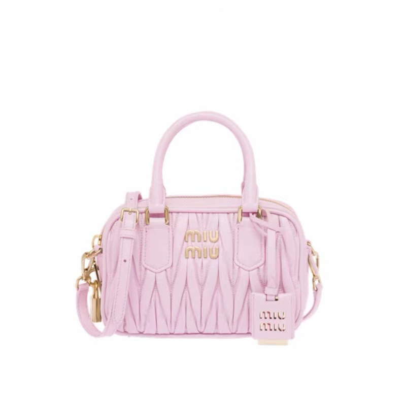 M家IU同タイプのしわボーリングバッグMatelasse羊紋軟皮手提げカバン