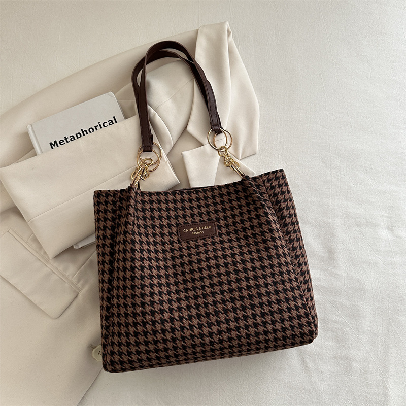 Bolsas retrógradas coreanas de mujeres 2024 otoño nuevo paquete de brazo de viaje de gran capacidad bolsas de hombro