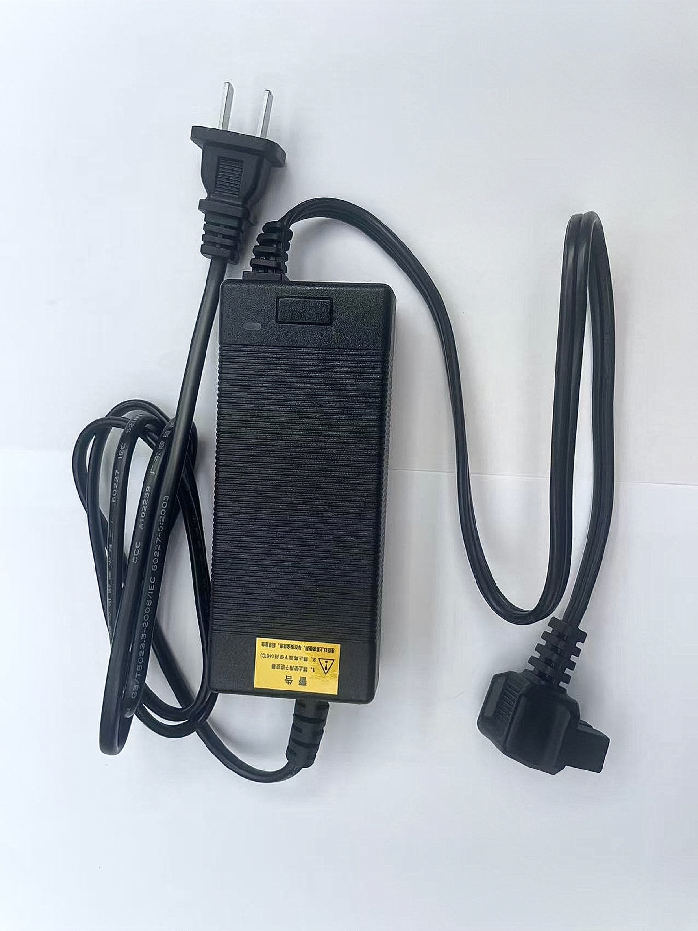 New Model Car Refrigerator 15L, Compatible with 12V/24V/220V, Dual-Use for Car and Home, Compressor Refrigerator for Cooling and Freezing