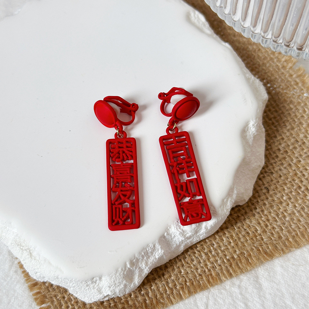 Versión coreana del clip para la oreja sin orejas de la celebridad de Internet clip para la oreja triangular con incrustaciones de diamantes de alta calidad Pendientes de Yiwu de temperamento simple femenino al por mayor