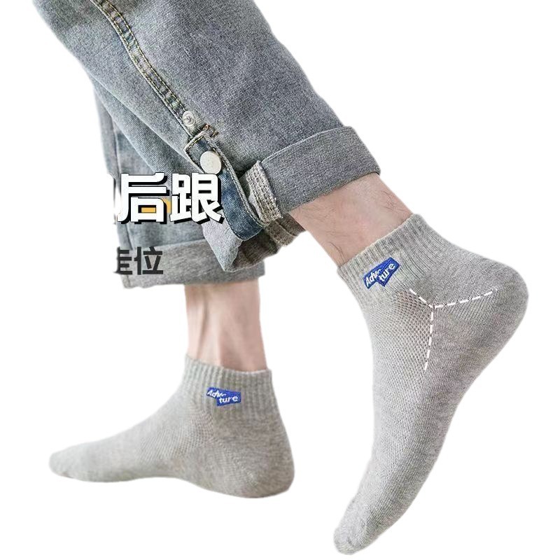 Calcetines de verano delgados para hombres, calcetines simples, calcetines de barco cortos, calcetines rojas, un al por mayor.