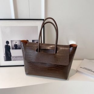 Crocodile pattern bag for women 2020 new large capacity textured satchel Korean style trendy business commuter handbag tote bag