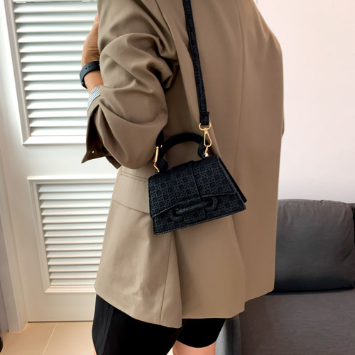 Casual simple shoulder bag niche women's bag crossbody bag autumn new bag women's fashion Korean version small square bag
