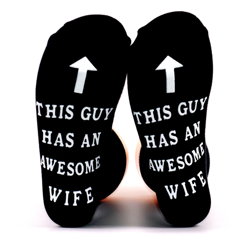 En stock calcetines de moda creativa europeos y americanos transfronterizos populares de algodón a media pierna calcetines pie carta antideslizante dispensación calcetines de piso