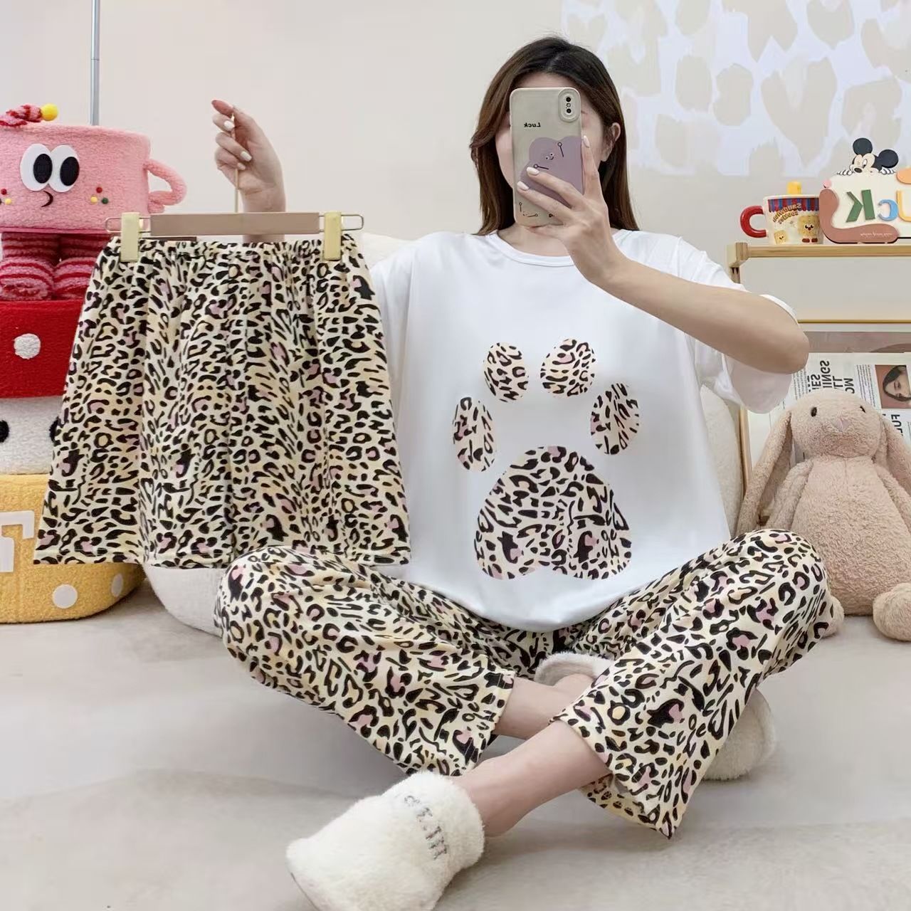 Pijamas de verano transfronterizos pijamas de leche de seda de tres piezas set de dibujos animados comercio exterior ropa para el hogar pantalones de mangas cortas lindos